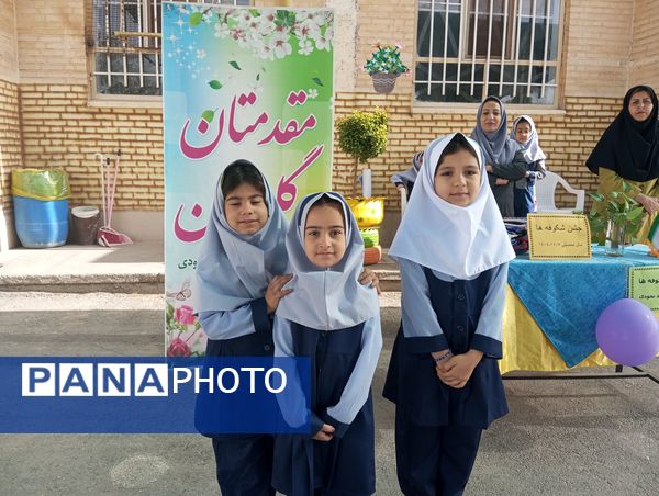 جشن شکوفه‌های دبستان ناهیدنخودی نیشابور