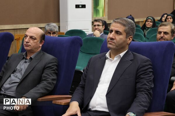 آیین تجلیل از منتخبین استانی اجلاسیه نماز