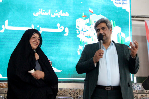 ثبت اثر انگشت هزار دانش‌آموز یزدی پای پرچم ایران