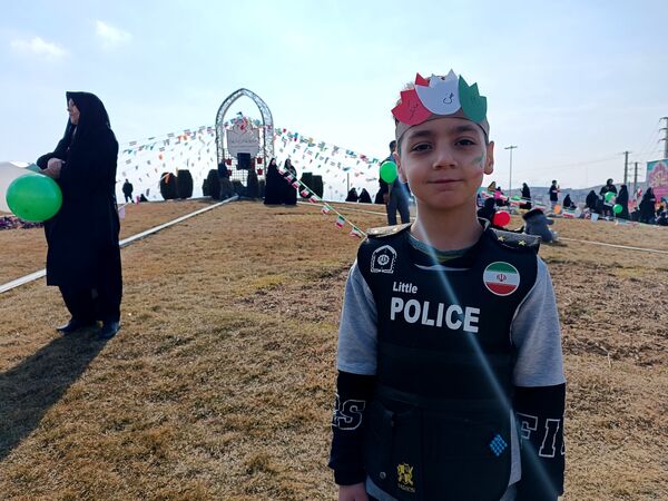 حضور دانش‌آموزان در راهپیمایی ۲۲ بهمن شهرستان پردیس 