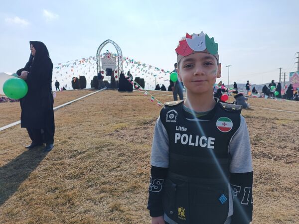 حضور دانش‌آموزان در راهپیمایی ۲۲ بهمن شهرستان پردیس 