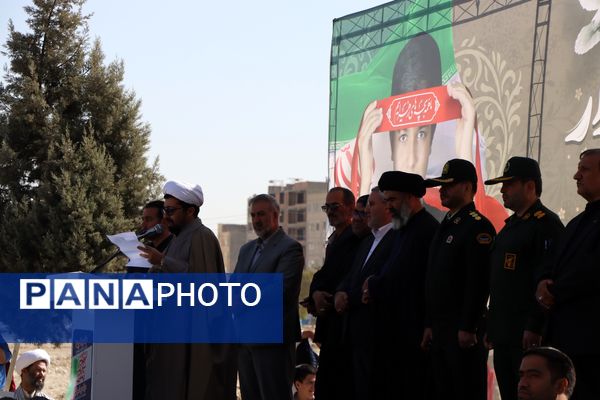 حضور پرشور دانش‌آموزان و مسئولین در راهپیمایی ۱۳ آبان در ناحیه یک بهارستان