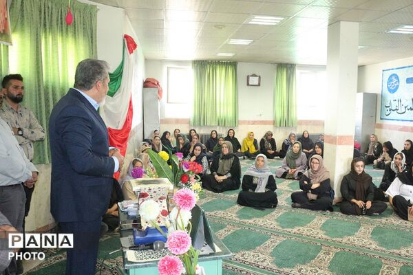 تأکید مدیر آموزش‌و‌پرورش فیروزکوه بر ضرورت همکاری خانواده و مدرسه در جلسه انجمن اولیا و مربیان