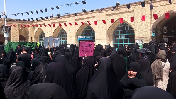 تشییع شهید مدافع امنیت همزمان با روز ملی حجاب در نیشابور