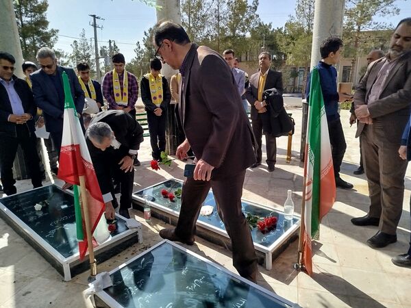 مراسم غبارروبی مزار شهدای گمنام دانشگاه آزاد اسلامی واحد کاشمر