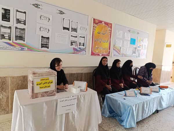انتخابات شورای دانش‌آموزی در دبیرستان نسیبه شهرستان سملقان