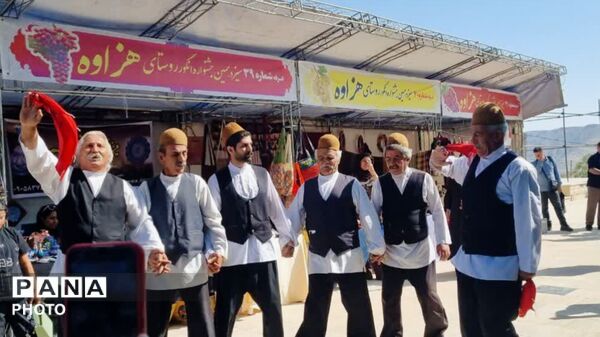رونق اقتصاد روستایی و معرفی ارقام انگور در جشنواره هزاوه