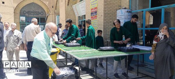 فعالیت چایخانه حضرت زهرا (س) در مسجد جامع 
