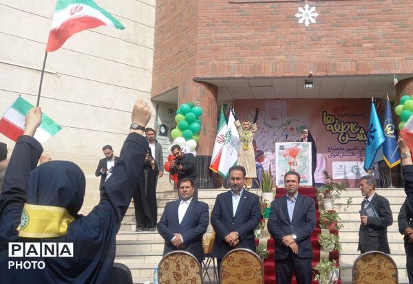 آیین متمرکز استانی جشن عاطفه‌ها در دبیرستان فرزانگان ۴ کرج