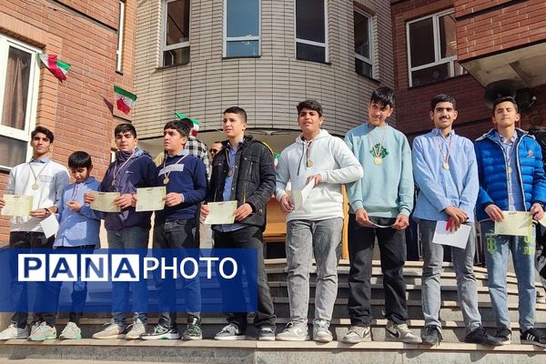 قهرمانی تیم والیبال مدرسه انصارالمهدی در مسابقات منطقه