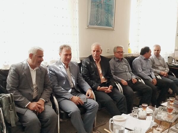 بازدید معاون پرورشی و تربیت بدنی آموزش و پرورش کاشمر از دبیرستان امام حسین (ع) 