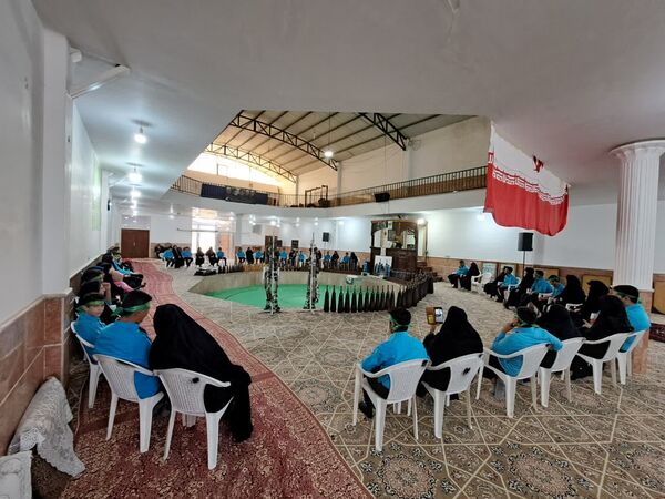 جشنِ تکلیفِ «به وقتِ میهن خدایی» دانش آموزان اشکذری همراه دستبوسی مادر