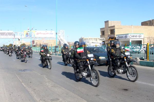 مراسم نمادین ورود امام خمینی(ره) در فرودگاه شهید صدوقی یزد