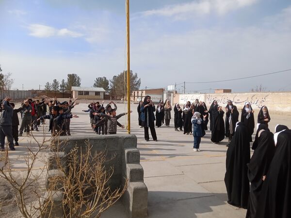 برگزاری مراسم روز پدر در مدارس خلیل‌آباد 
