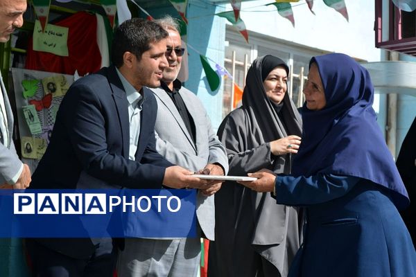 برگزاری جشن شکوفه‌های کلاس اولی دربهارستان‌دو