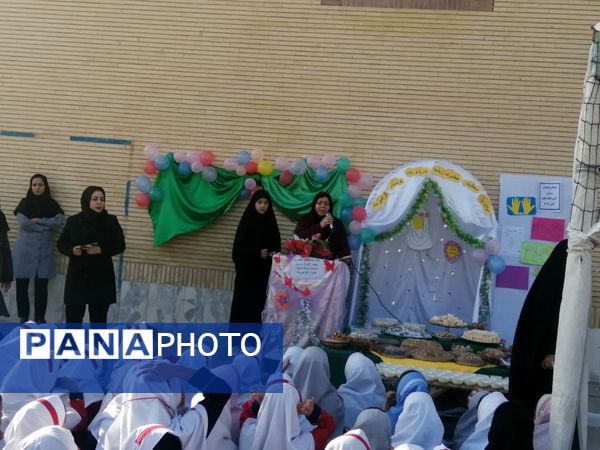 جشن ولادت حضرت زینب(س) و بزرگداشت روز پرستار در دبستان تکتم