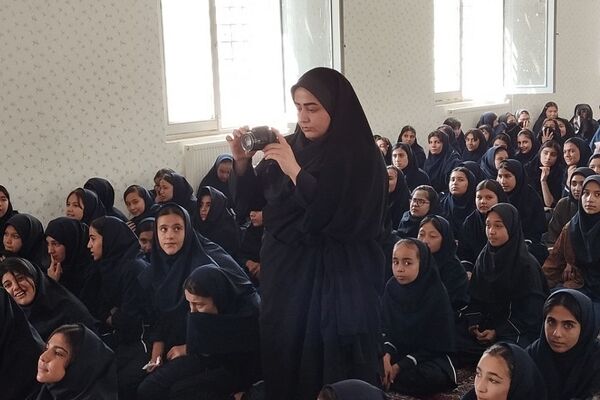 آشنایی با نیروی انتظامی گامی به سوی ارتقاء امنیت در مدرسه زکیه صباشهر