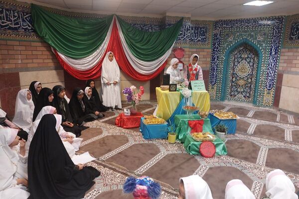 مدارس فیروزکوه غرق در شور نیمه شعبان