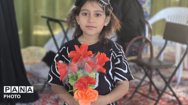 فارسان در جشن دهه کرامت؛ گردهمایی مردم در بارگاه امامزاده 