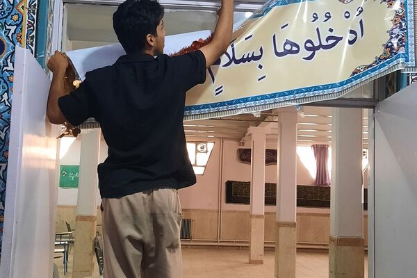 نمایشگاه هفته دفاع مقدس در دبیرستان ملاصدرا ناحیه دو شهرری 