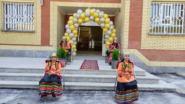 بهره‌برداری از دبستان ۱۲ کلاسه حسن‌زاده در مشهد 