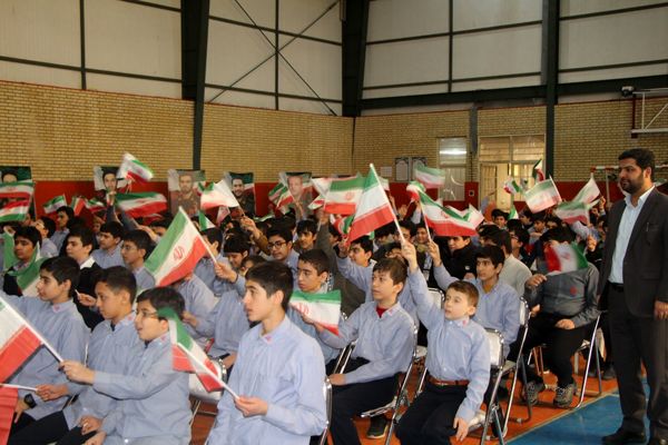 یادواره شهدای جنگ تحمیلی ۱۲ روزه در دبیرستان شاهد سالارشهیدان(ع)