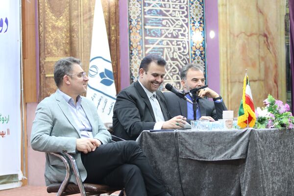نشست صمیمی هم‌افزایی مربیان قرآنی استان خراسان رضوی