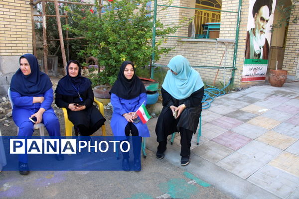 جشن روز دانش‌آموز در دبستان امید انقلاب بوشهر