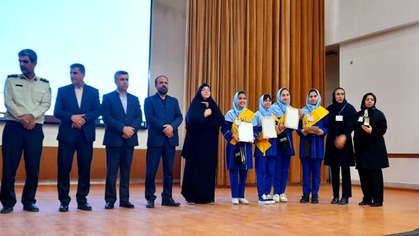 برگزاری اختتامیه جشنواره نوجوان سالم و یاریگران زندگی در کانون شهید فهمیده کرج