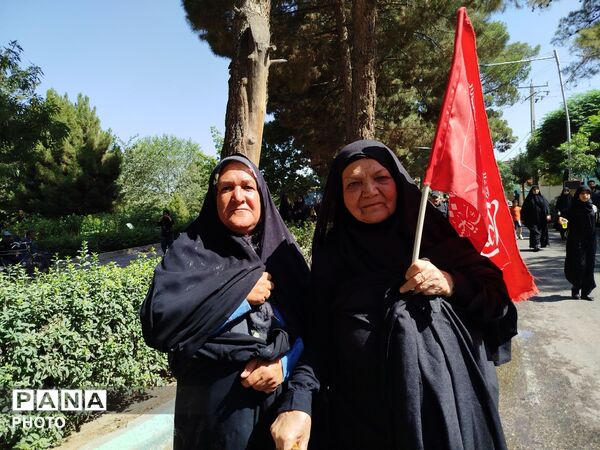 پیاده روی دلدادگان اربعین حسینی از امامزاده ابوتراب تا امامزاده محروق