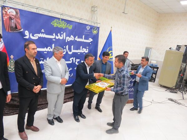 برگزاری تجلیل از همکاران طرح اکرام وایتام شهرستان بجنورد