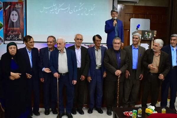 معلمان الگوی عزت و استقلال ملی هستند