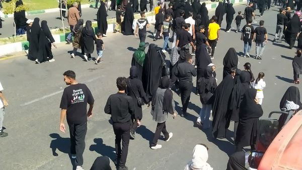 حضور پرشور مردم کاشمر در پیاده‌روی جاماندگان اربعین حسینی