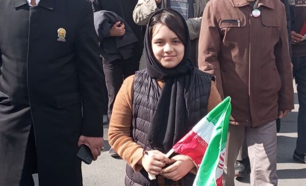 حضور پرشور دانش آموزان دبستان تربیت در راهپیمایی ۲۲ بهمن