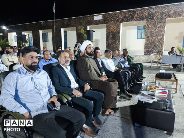 تجلیل معلمان منطقه سندرک در آیین بزرگداشت روز معلم