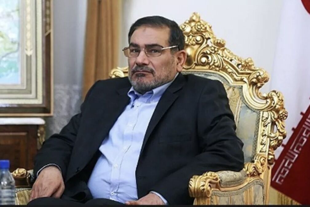 شمخانی: وزیر خارجه ایران با اختیارات کامل راهی عمان است