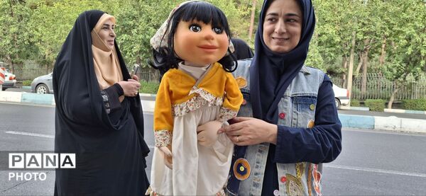 تهران غرق در شادی کودکان؛ این‌بار دانش‌آموزخبرنگار پانا، سوژه خبر شد