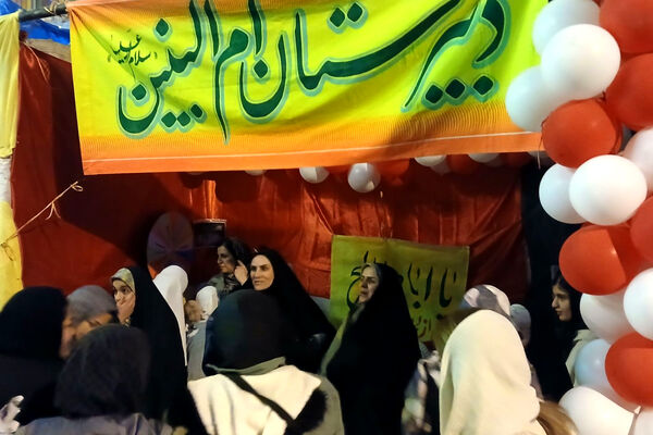 برپایی موکب‌های دانش‌آموزی در آباده برای میلاد جشن موعود