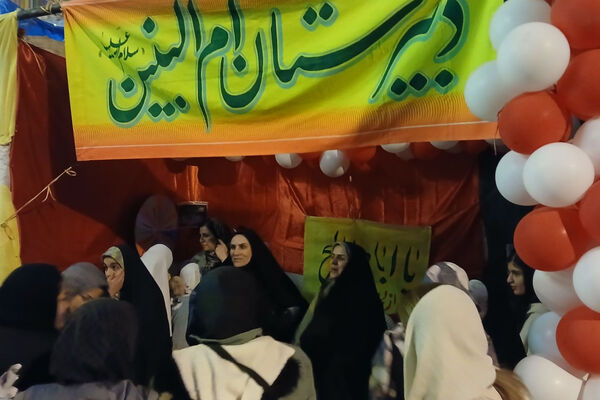 برپایی موکب‌های دانش‌آموزی در آباده برای میلاد جشن موعود
