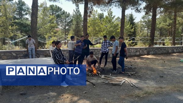 خودکفایی در آشپزی؛ دانش‌آموزان جوجه را از زغال تا سفره رساندند
