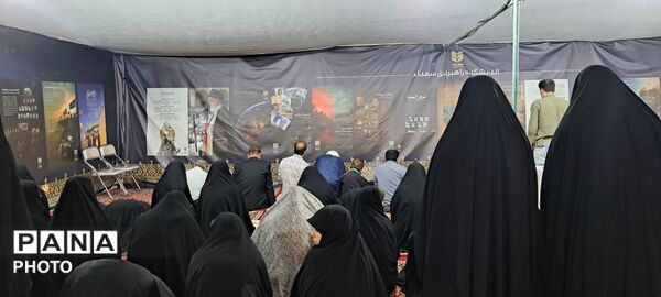 چهلمین روز رهبر شهید؛ غرفه خبرگزاری پانا در حرم مطهر رضوی میزبان زائران 