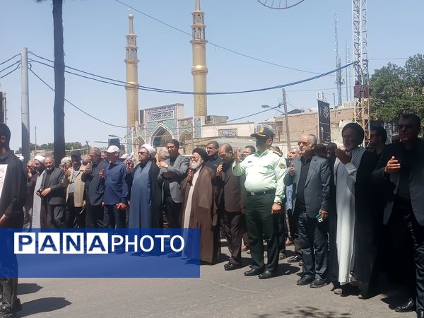 مراسم زنجیر زنی و سینه زنی به مناسبت سالگرد رحلت امام در نیشابور 