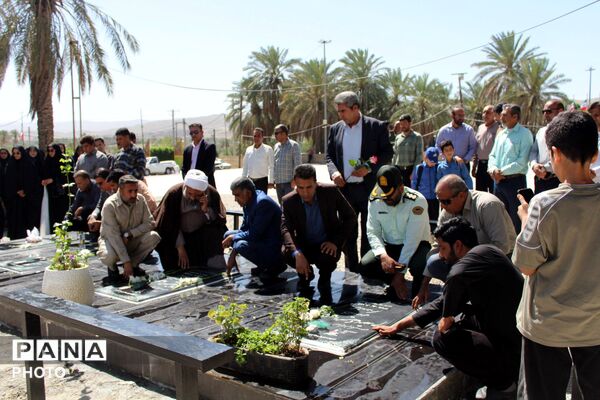 زنگ سپاس از معلم در حاجی‌آباد نواخته شد