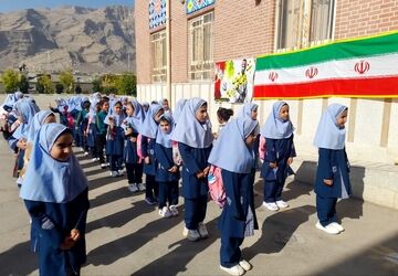 جشن شکوفه‌ها ویژه دانش‌آموزان پایه اول در دبستان ظریف کار فرد ناحیه ۳ شیراز 