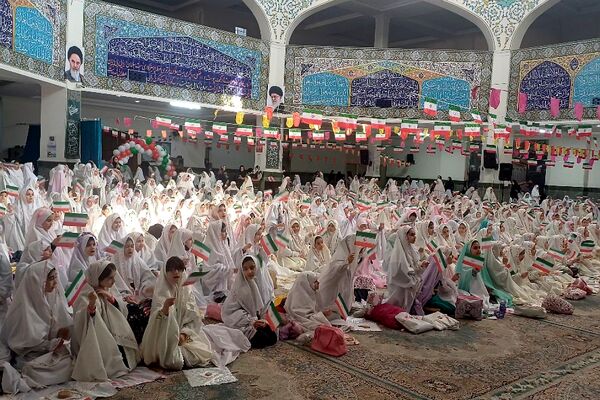 برگزاری جشن تکلیف مختص ۱۰۰۰ دانش‌آموز دختر در مسجد سلمان فارسی