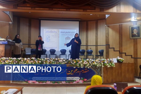 محفل حافظ‌خوانی در کانون فرهنگی تربیتی حضرت زینب(س)