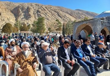 همه آمده بودند تا حمایت خودرا به انقلاب ثابت کنند. 