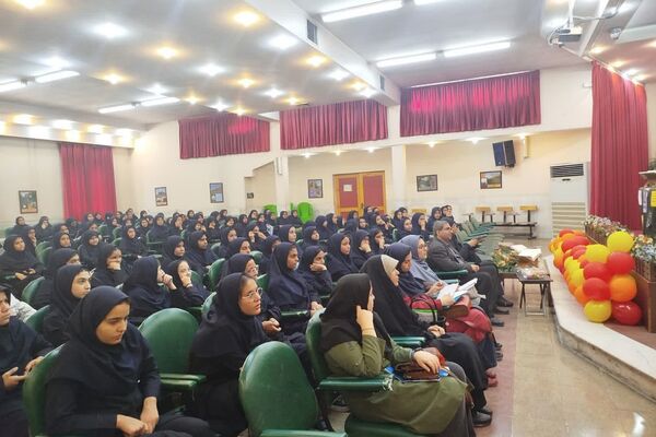 افتتاحیه مسابقات درس‌هایی از قرآن در دبیرستان راضیه شکرایی ناحیه دو شهرری 