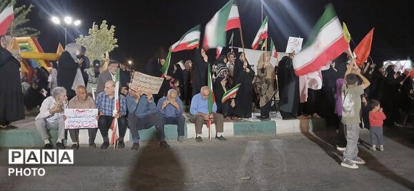 حضور همیشگی مردم مهستان در میدان شهرداری