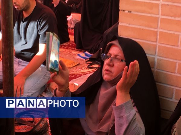 برپایی مراسم دعای عرفه در گلستان شهدای اصفهان